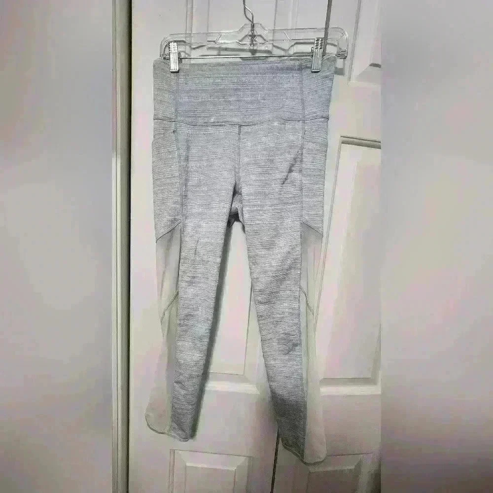 Athleta Jacquard Mesh Chat To Town Crop leggings size small